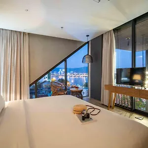  Hostel Seahorse Market By Haviland